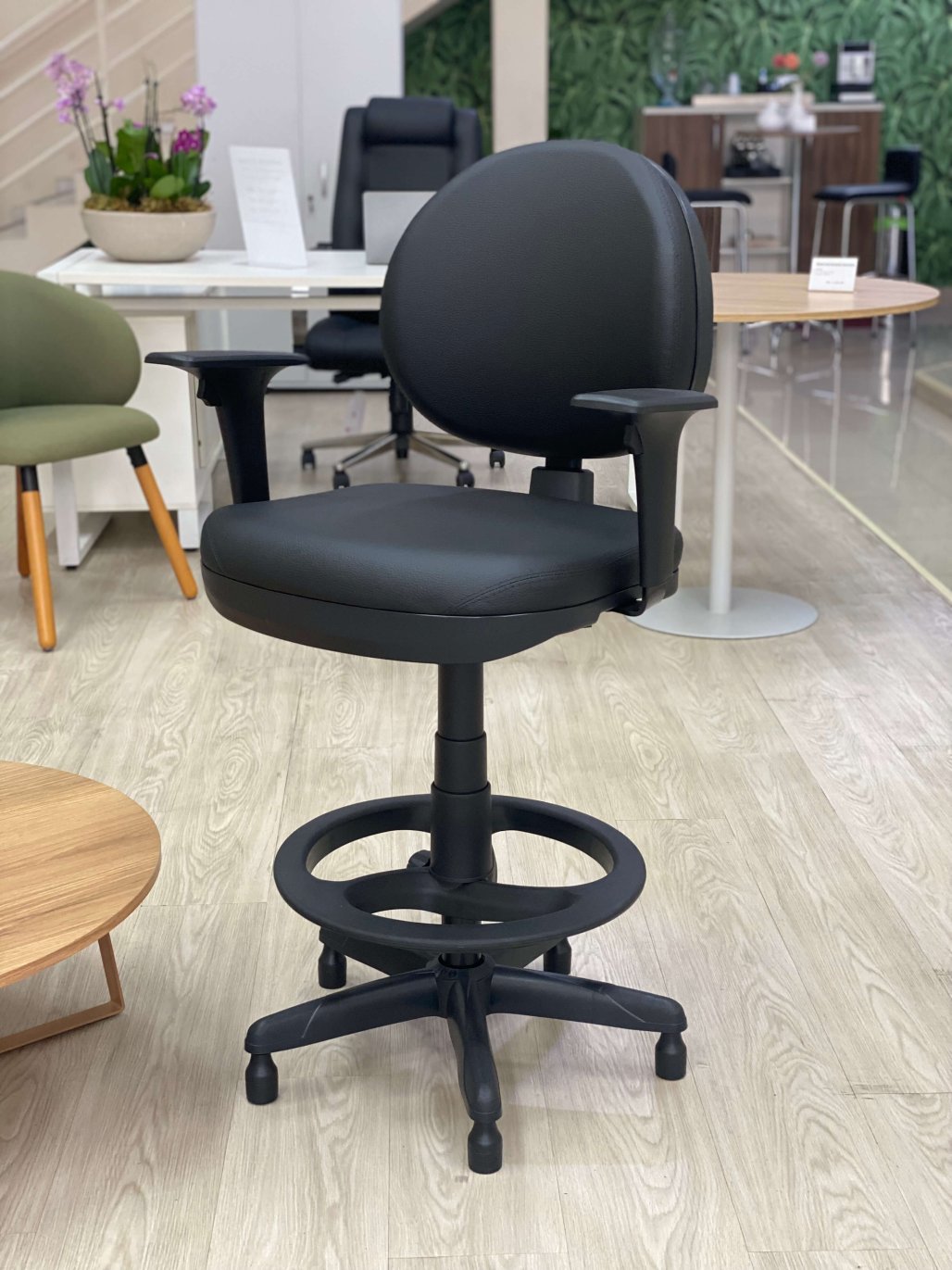 Cadeira Executiva Caixa Plus Plaxmetal