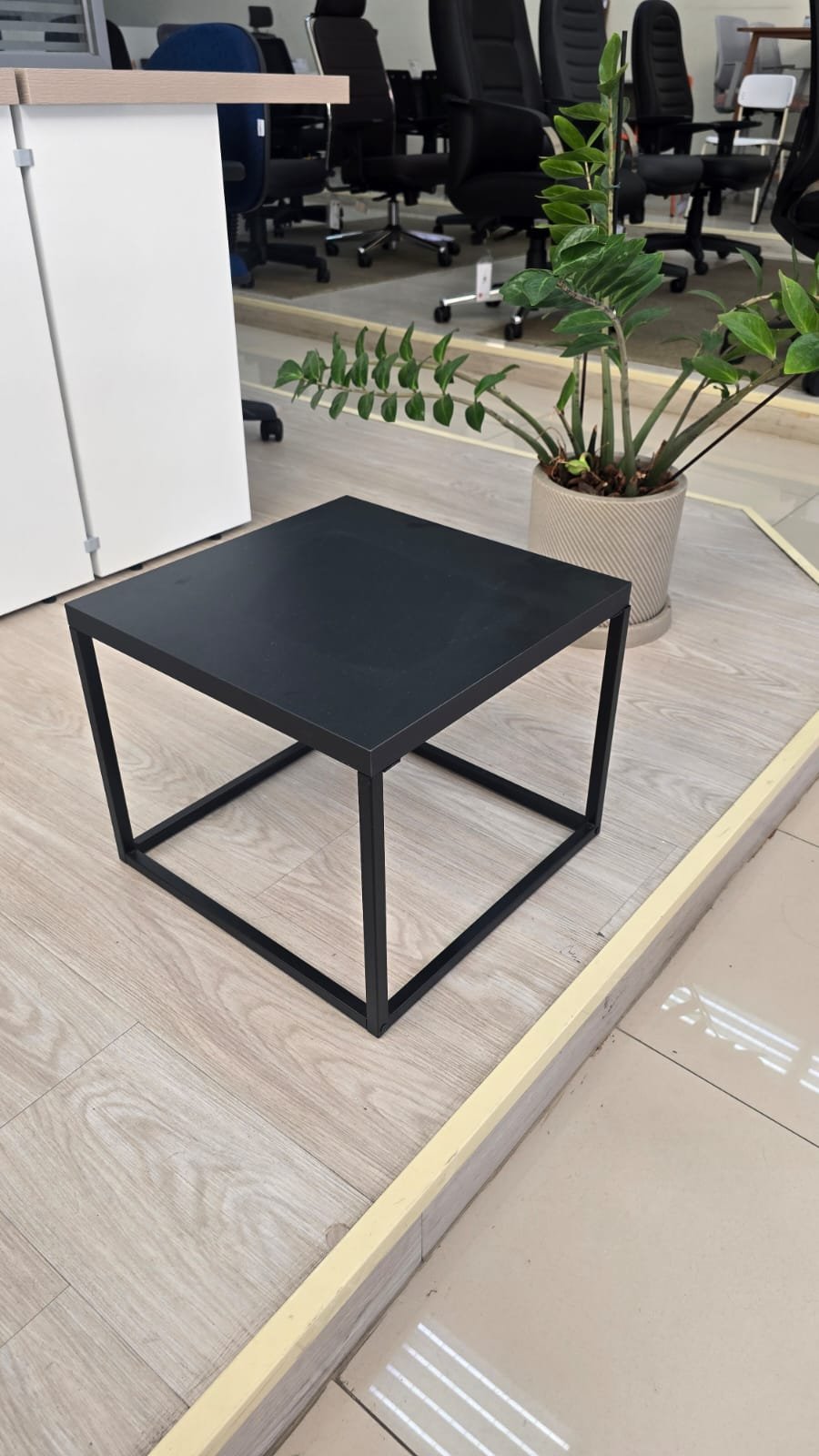 Capa: Mesa Cube Preta Pequena 40x40 | Promoção