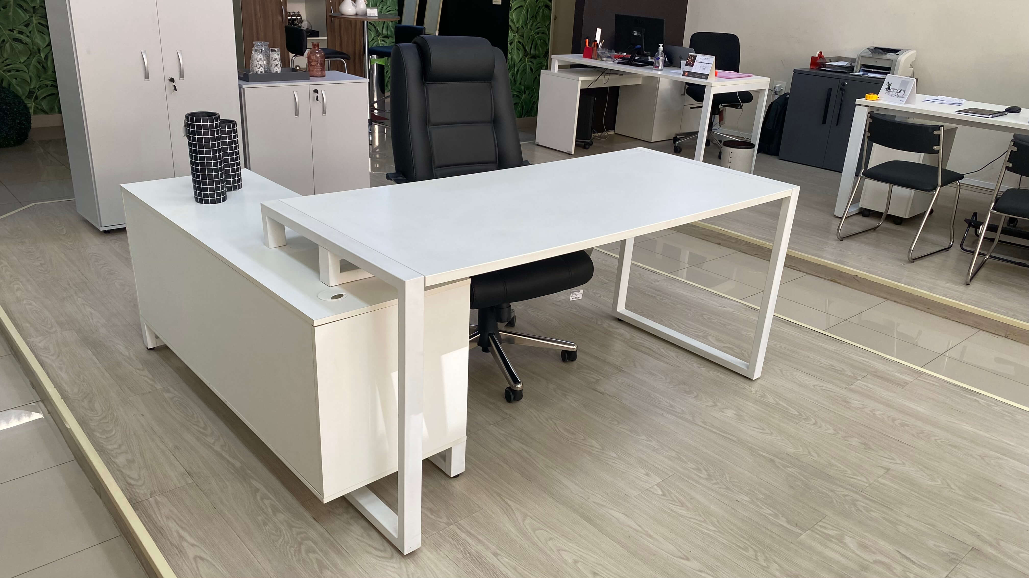Mesa 1,60 + Armário 1,36